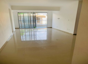 Segundo nivel con balcón tipo terraza 🏠