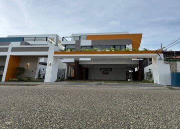 Moderna casa con acabados de primera en Prado Oriental
